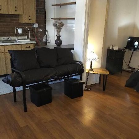 Awesome Cozy 1 Bedroom Coachhouse Toronto Exteriör bild
