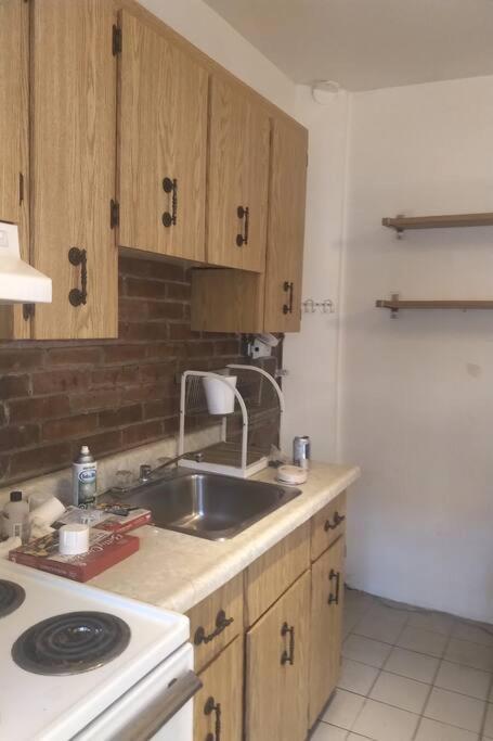 Awesome Cozy 1 Bedroom Coachhouse Toronto Exteriör bild