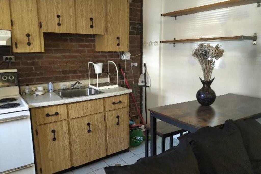 Awesome Cozy 1 Bedroom Coachhouse Toronto Exteriör bild