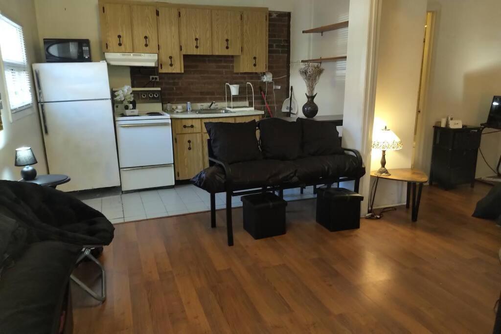 Awesome Cozy 1 Bedroom Coachhouse Toronto Exteriör bild