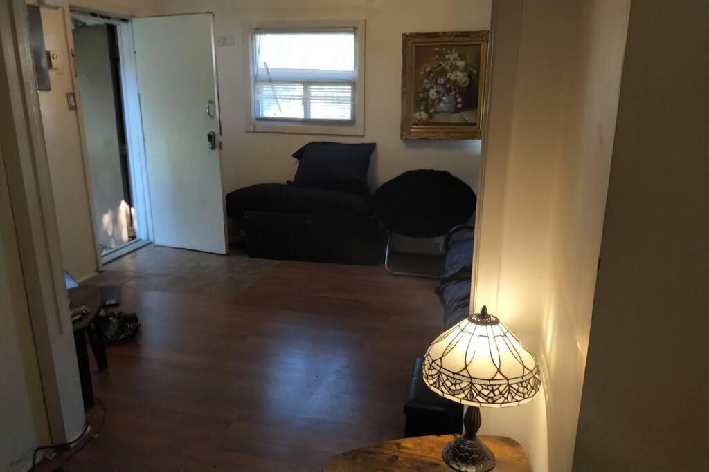 Awesome Cozy 1 Bedroom Coachhouse Toronto Exteriör bild