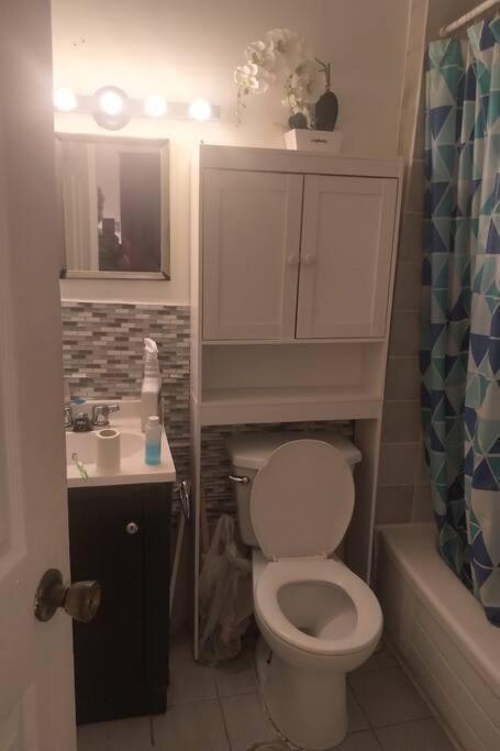 Awesome Cozy 1 Bedroom Coachhouse Toronto Exteriör bild