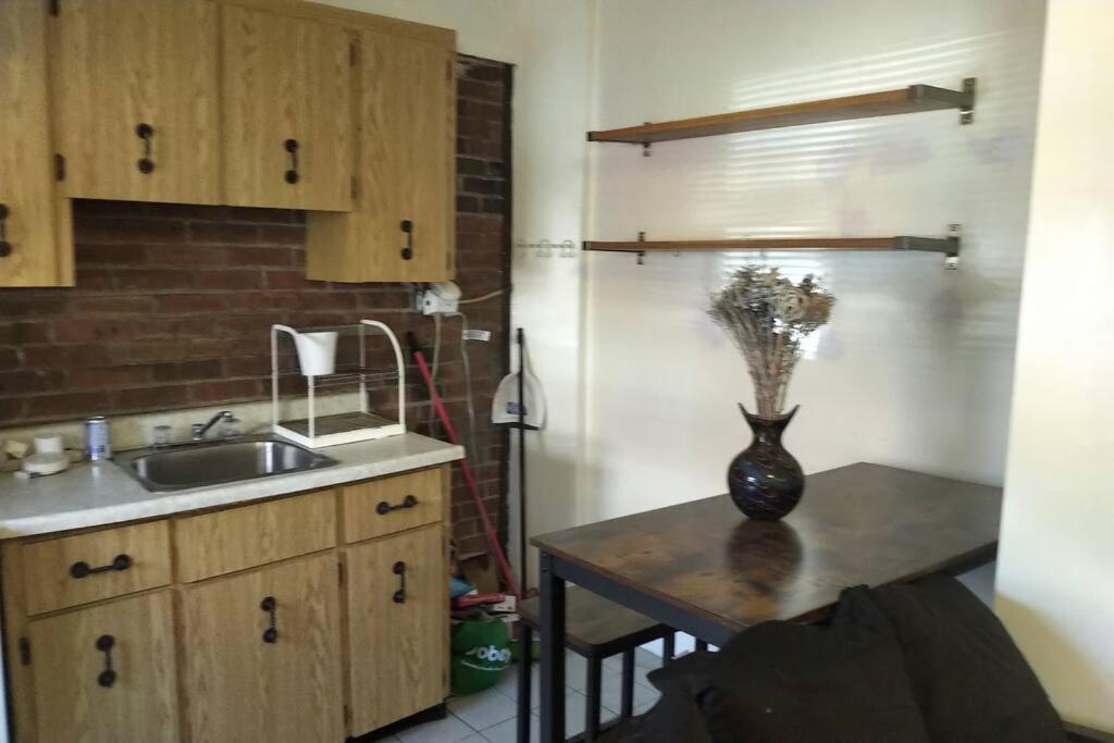 Awesome Cozy 1 Bedroom Coachhouse Toronto Exteriör bild