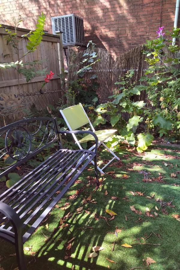 Awesome Cozy 1 Bedroom Coachhouse Toronto Exteriör bild