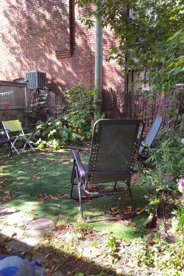 Awesome Cozy 1 Bedroom Coachhouse Toronto Exteriör bild